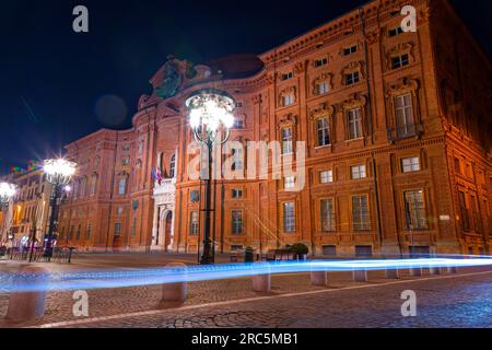 Turin, Italie - 27 mars 2022 : Palazzo Carignano est un bâtiment historique dans le centre de Turin, qui abrite le Musée du Risorgimento. Nommé A. Banque D'Images