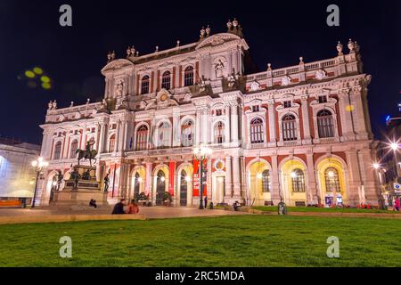 Turin, Italie - 27 mars 2022 : Palazzo Carignano est un bâtiment historique dans le centre de Turin, qui abrite le Musée du Risorgimento. Nommé A. Banque D'Images