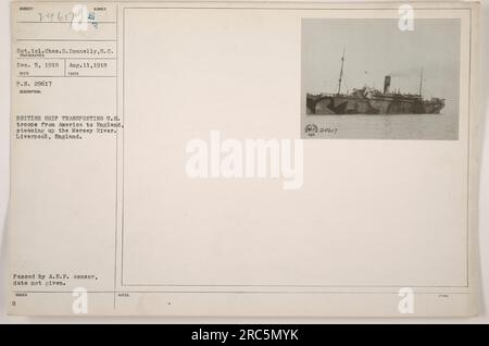 Les troupes américaines sont transportées des États-Unis vers l'Angleterre sur un navire britannique sur la rivière Mersey à Liverpool, en Angleterre. La photo a été prise le 11 août 1918 et reçue le 5 décembre 1918. La description indique que la photographie a été approuvée par le censeur de l'A.E.F. mais que la date précise de l'approbation est inconnue. Le photographe est identifié comme étant le sergent de première classe Charles D. Donnelly. Banque D'Images