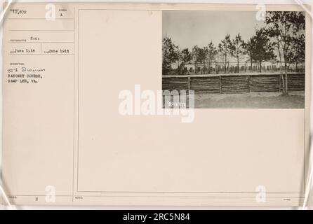 Soldats participant à un cours de baïonnette à Camp Lee, Virginie en juin 1918. Les soldats sont de la 80e division et apprennent les techniques de combat à baïonnette. Banque D'Images