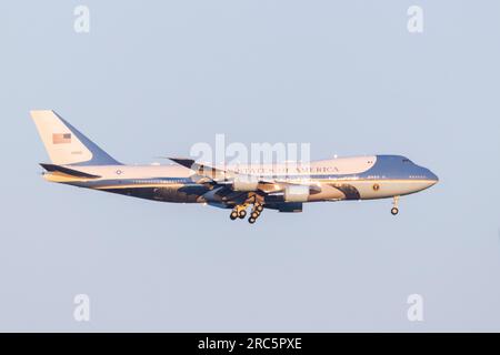 L'avion présidentiel VC-25a de l'US Airforce avec l'indicatif d'appel Airforce One atterrissant à Helsinki, en Finlande avec le président Joe Biden à bord. Banque D'Images