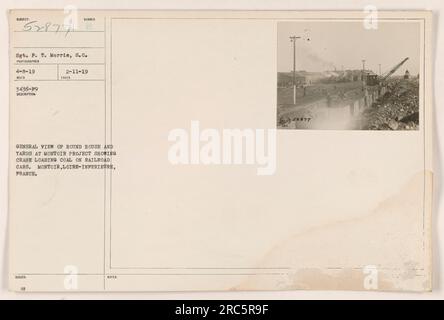 Vue générale de la maison ronde et des cours du projet Montoir à Montoir, Loire-Inferieure, France. Une grue peut être vue chargeant du charbon sur des wagons de chemin de fer. Cette photographie a été prise le 8 avril 1919 et a été reçue le 19 mars 1919. La description émise pour cette image est le numéro 03, daté du 11 février 1919. Le sujet est identifié comme étant le sergent F. T. Morris, S.C. Banque D'Images