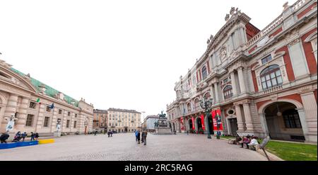 Turin, Italie - 27 mars 2022 : Piazza Carlo Alberto est l'une des places piétonnes historiques du centre de Turin, située derrière le Palazzo Carig Banque D'Images