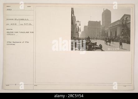 Des soldats du 102nd Engineers de la 27th Division participent à un défilé de bienvenue à New York. La photographie a été prise le 27 mars 1919 par le CPT. Coombs. Banque D'Images