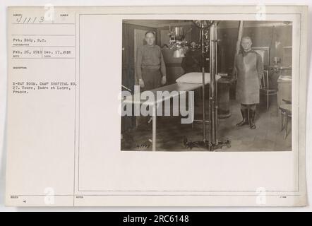 Eddy PVT subissant une radiographie au Camp Hospital n°27 de Tours, Indre et Loire, France, le 17 décembre 1918. Cette photographie a été prise par le photographe SC le 26 février 1919.' Banque D'Images