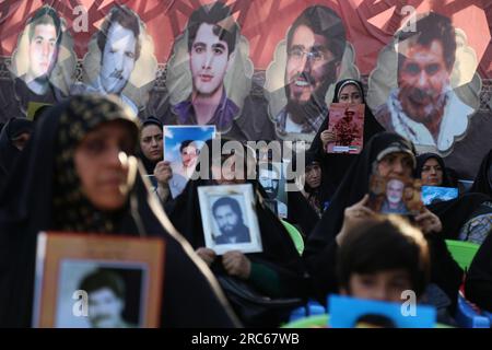 Téhéran, Iran. 12 juillet 2023. Des femmes iraniennes voilées assistent à un rassemblement pro-hijab pour marquer le jour du hijab et de la chasteté sur la place Imam Hossein dans le centre-ville de Téhéran. (Image de crédit : © Rouzbeh Fouladi/ZUMA Press Wire) USAGE ÉDITORIAL SEULEMENT! Non destiné à UN USAGE commercial ! Banque D'Images