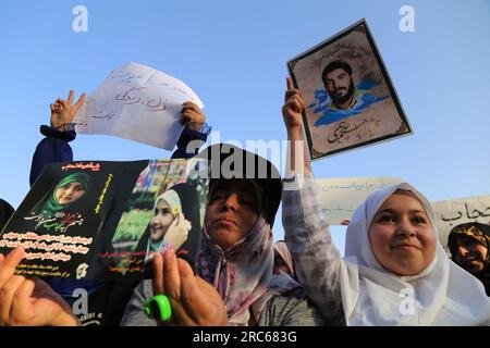 Téhéran, Iran. 12 juillet 2023. Des femmes iraniennes voilées assistent à un rassemblement pro-hijab pour marquer le jour du hijab et de la chasteté sur la place Imam Hossein dans le centre-ville de Téhéran. (Image de crédit : © Rouzbeh Fouladi/ZUMA Press Wire) USAGE ÉDITORIAL SEULEMENT! Non destiné à UN USAGE commercial ! Banque D'Images