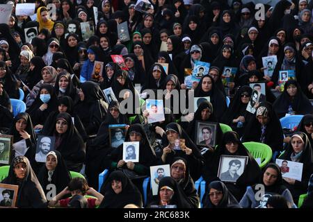 Téhéran, Iran. 12 juillet 2023. Des femmes iraniennes voilées assistent à un rassemblement pro-hijab pour marquer le jour du hijab et de la chasteté sur la place Imam Hossein dans le centre-ville de Téhéran. (Image de crédit : © Rouzbeh Fouladi/ZUMA Press Wire) USAGE ÉDITORIAL SEULEMENT! Non destiné à UN USAGE commercial ! Banque D'Images