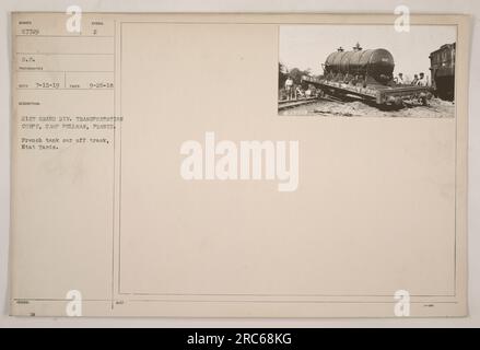 'Un wagon-citerne français déraille aux chantiers Etat à Camp Pullman, France. Cette photographie a été prise par un photographe avec le symbole description 'R RECO' le 26 septembre 1918. Il fait partie de la collection de la 21e Grande Division Transportation corps. Banque D'Images