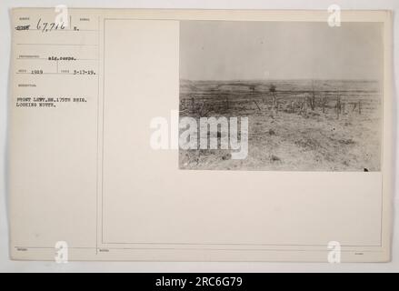 Il s'agit d'une photographie en noir et blanc prise par un photographe du signal corps en 1919. La description indique qu'il capture la perspective avant gauche de la 175e brigade, regardant vers le nord. L'image est étiquetée « NUMÉRO 67 716 ». Les notes mentionnent la date à laquelle il a été pris, soit le 17 mars 1919, à 14:44. Banque D'Images