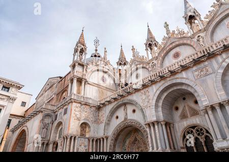 Venise, Italie - 2 avril 2022 : la basilique de la cathédrale patriarcale de Saint-Marc, communément connue sous le nom de basilique de Saint-Marc, est l'église de la cathédrale de la République Banque D'Images