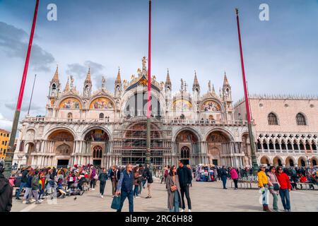 Venise, Italie - 2 avril 2022 : la basilique de la cathédrale patriarcale de Saint-Marc, communément connue sous le nom de basilique de Saint-Marc, est l'église de la cathédrale de la République Banque D'Images