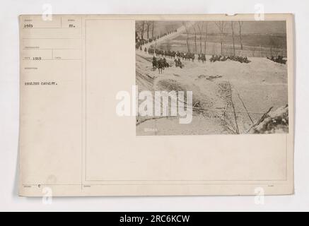 Soldats de cavalerie anglaise à cheval pendant la première Guerre mondiale. La photographie est numérotée 2569 et a été prise en 1919 par le photographe OD. La description indique qu'il capture la cavalerie anglaise, et il a été émis avec le symbole eu. Veuillez noter le code d'identification 02569. Banque D'Images