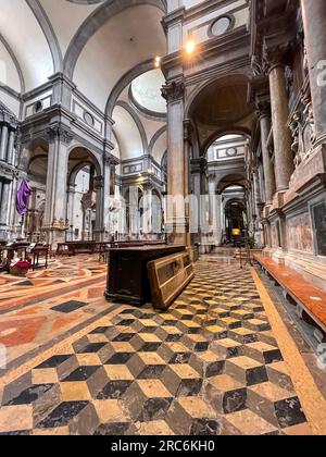 Venise, Italie - 2 avril 2022 : vue intérieure de la Chiesa di San Salvador au Campo San Salvador à Venise, Italie Banque D'Images