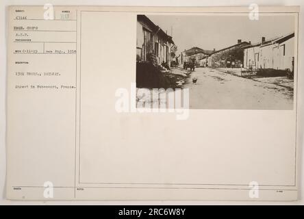 Vue sur la rue à Nubecourt, France pendant la première Guerre mondiale L'image montre l'unité du 13th Engineers Railway, prise en août 1918. Cette photographie a été numérotée eu 13th Engrs. Et a été capturé par les photographes de l'A.E.P. Il a été officiellement publié avec la note +947144 WIRCUST. Banque D'Images