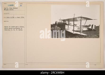 Épave de l'avion #39344, situé à cinq miles au nord-ouest d'Osborne, Ohio. La photographie montre l'avion endommagé appartenant au lieutenant W. Goody. L'image a été prise le 3 juin 1918 et reçue de Wilbur Wright Field le 11 juillet 1918. L'étiquette descriptive se lit comme suit : « BU MOTES : 393 14 ». Banque D'Images