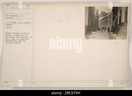 Le 1e Bataillon, 38e infanterie, 3e Div., Armée d'occupation peut être vu occupant Neider Strasse à Niedermendig, Prusse rhénane, Allemagne. Cette photographie, prise le 10 février 1919 par le sergent Buettner, S.C., dépeint les activités militaires pendant la première Guerre mondiale. Le numéro de description est noté 3688-F9. Banque D'Images