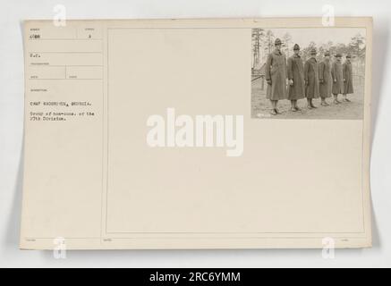 Groupe de sous-officiers (non-coms) de la 27e division au camp Wadsworth, en Géorgie. La photo a été prise par le photographe NEGD et fait partie de la collection 111-SC-4688. Cette image représente des soldats pendant la première Guerre mondiale. Banque D'Images