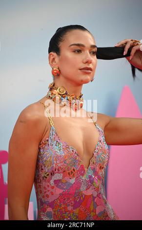 Dua Lipa arrive au Cineworld Leicester Square, Londres, Royaume-Uni. 12 juillet 2023. Première européenne de Barbie, Londres, Royaume-Uni. Banque D'Images