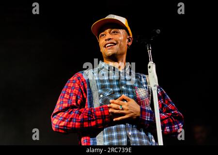 Milan, Italie. 12 juillet 2023. Benjamin Gerard Coyle-Larner, musicien de hip-hop anglais, connu professionnellement sous le nom de Loyle Carner, se produit sur scène au Circolo Magnolia à Milan. (Photo de Mairo Cinquetti/SOPA Images/Sipa USA) crédit : SIPA USA/Alamy Live News Banque D'Images