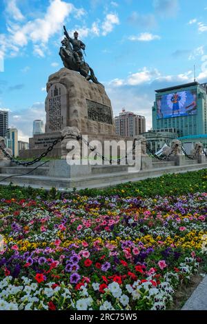 Oulan-Bator, Mongolie - 10 juillet 2023 : vues de la place Sukhbaatar à Oulan-Bator, Mongolie. Banque D'Images