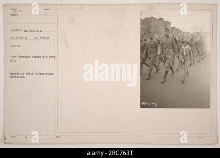 Image montrant le défilé de la 77e division à New York. La photo capture la mascotte du 306e régiment d'infanterie, 2e bataillon. La photo a été prise par LT.Lyon.S.C le 6 mai 1919, et est étiquetée comme 'ILL-sc 49873 - RECO 5-12-19.' Banque D'Images