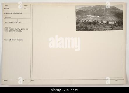 'West point classe de 1921 en tournée à travers l'Italie, capturée dans une photographie prise par le lieutenant-colonel G. R. Harrison le 1 décembre 1919. L'image montre une vue du mont Grappa. Description du symbole : West point Class, 1921, en tournée à travers l'Italie.' Banque D'Images