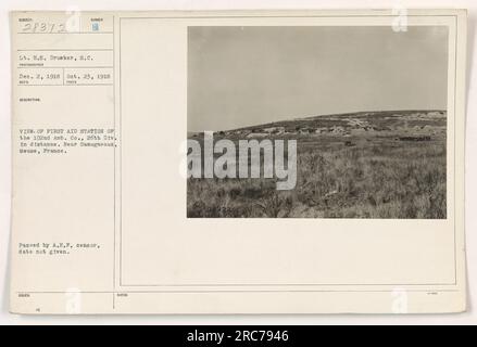 Image capturée par le lieutenant H.S. Drucker, S.C., le 23 octobre 1918 près de Samogneaux dans la Meuse en France. La photo représente le poste de premiers soins de la 102e Compagnie d'ambulance, qui fait partie de la 26e Division. La photographie a été transmise par le censeur de l'A.E.F. et a été publiée sans détails supplémentaires. Banque D'Images