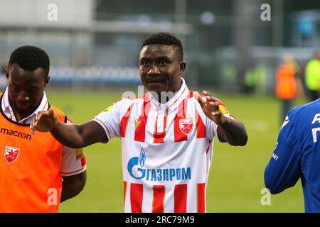 Saint-Pétersbourg, Russie. 12 juillet 2023. Kings Kangwa (20), footballeur du FC Crvena Zvezda Belgrade assiste à la cérémonie de remise des prix du club international de football Paris Match Premier. Le Crvena Zvezda football Club est devenu le vainqueur de la Premier Cup de Paris après le Crvena Zvezda - Fenerbahce Istanbul match, où le Crvena Zvezda Belgrade football club a remporté avec un score de 3:1. Crédit : SOPA Images Limited/Alamy Live News Banque D'Images