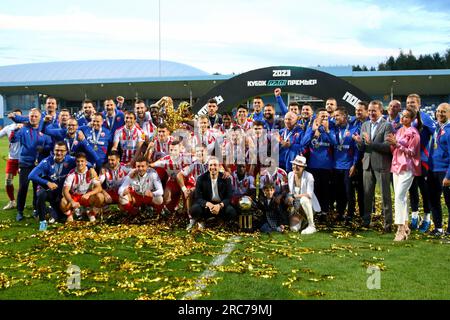 Saint-Pétersbourg, Russie. 12 juillet 2023. Les footballeurs du FC Crvena Zvezda Belgrade assistent à la cérémonie de remise des prix du club international de football Paris Match Premier. Le Crvena Zvezda football Club est devenu le vainqueur de la Premier Cup de Paris après le Crvena Zvezda - Fenerbahce Istanbul match, où le Crvena Zvezda Belgrade football club a remporté avec un score de 3:1. Crédit : SOPA Images Limited/Alamy Live News Banque D'Images