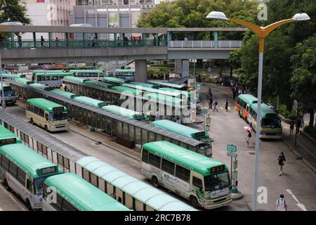 Green PLB terminal à Sheung Shui Railway (MTR) Station, New Territories, Hong Kong, Chine Banque D'Images