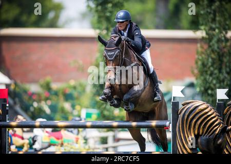 Paul O'Shea d'Irlande participe au Rolex North American Grand Prix à Spruce Meadows. Banque D'Images