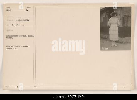 Chorus girl de la Compagnie de l'île d'Azuwere jouant dans la section de divertissement à Tours, France pendant la première Guerre mondiale La photo a été prise par un photographe du signal corps le 7 mars 1919. La fille est identifiée par le numéro 61615. Banque D'Images