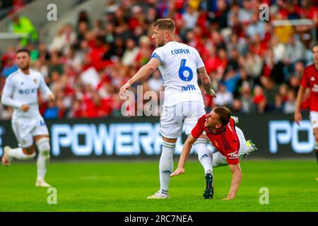 Oslo, Norvège, 12 juillet 2023. Mason Mount de Manchester United est affronté par Liam Cooper de Leeds United dans le match entre Manchester United et Leeds United au Ullevål Stadium d'Oslo. Crédit : Frode Arnesen/Alamy Live News Banque D'Images