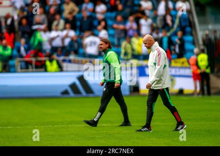 Oslo, Norvège, 12 juillet 2023. Daniel Farke, entraîneur de New Leeds United, et Erik Ten Hag, entraîneur de Manchester United, après le match entre Manchester United et Leeds United au Ullevål Stadium à Oslo.crédit : Frode Arnesen/Alamy Live News Banque D'Images