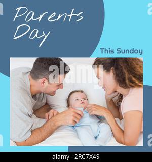 Journée des parents, ce dimanche texte sur bleu avec des parents caucasiens heureux et bébé à la maison Banque D'Images