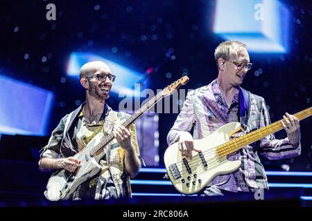 Milan, Italie. 12 juillet 2023. Pinguni Tattici Nucleari pendant Pinguini Tattici Nucleari - Stadi 2023, concert de musique à Milan, Italie, juillet 12 2023 crédit : Agence photo indépendante/Alamy Live News Banque D'Images