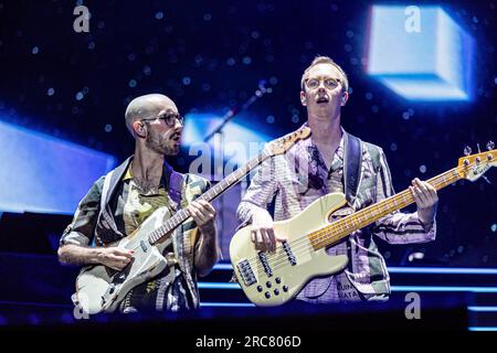 Milan, Italie. 12 juillet 2023. Pinguni Tattici Nucleari pendant Pinguini Tattici Nucleari - Stadi 2023, concert de musique à Milan, Italie, juillet 12 2023 crédit : Agence photo indépendante/Alamy Live News Banque D'Images