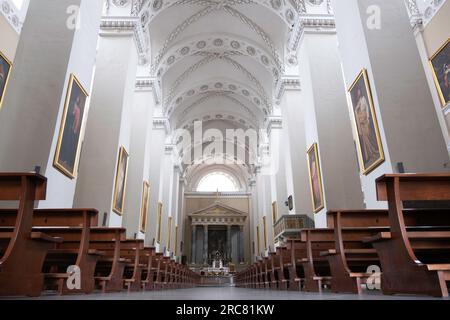 Intérieur de l'église catholique romaine de Saint Francis et St. Bernard (également connu sous le nom d'église Bernardine) à Vilnius Banque D'Images