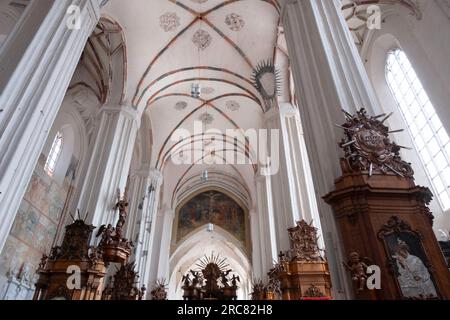 Intérieur de l'église catholique romaine de Saint Francis et St. Bernard (également connu sous le nom d'église Bernardine) à Vilnius Banque D'Images