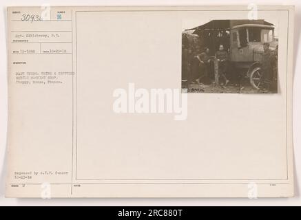 Légende : Sgt Eikleberry du 21e ENGRS. Est représenté exploitant un atelier d'usinage mobile capturé à Cheppy, Meuse, France pendant la première Guerre mondiale. Prise le 29 octobre 1916, la photo a été publiée par A.E.F. Censurer le 23 décembre 1918. Banque D'Images