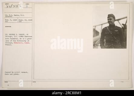 Le lieutenant George C. Dorsey du 1485h American Aero Squadron posant à Remaisnil, somme, France. Le lieutenant Dorsey, diplômé de l'Université de Chicago, est vu debout avec confiance dans son uniforme militaire. La photographie a été transmise par le censeur de l'A.E.P. sans date donnée. Banque D'Images