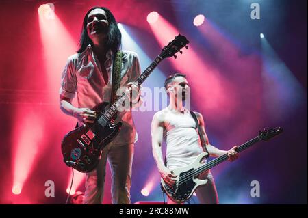 TORINO, STUPINIGI SONIC PARK FESTIVAL 2023, ITALIE : Brian Molko, chanteur-guitariste du groupe de rock alternatif britannique, se produisant sur scène au Stupinigi Sonic Park festival Banque D'Images