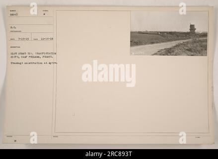 Construction de voies à Aytre, en France, réalisée par le corps de transport de la 21e Grande Division stationné au Camp Pullman. La photographie, numéro 58042, a été prise par un photographe de S.C. le 14 novembre 1918. L'image est décrite comme ayant le symbole B et est accompagnée de notes publiées numérotées 9048042. Banque D'Images