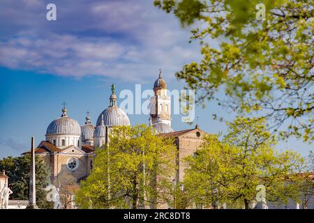 L'abbaye de Santa Giustina est un complexe abbatiale bénédictin datant de 10th ans situé en face du Prato della Valle, dans le centre de Padoue, en Vénétie, en Italie. Banque D'Images