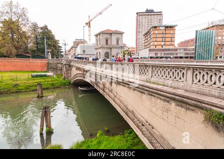 Padoue, Italie - 4 avril 2022: Pont sur la rivière Brenta à Padoue, région de Vénétie, Italie. Banque D'Images