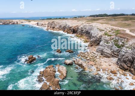 Paysage marin, côte océanique rocheuse, côte de France près de Quiberon. Banque D'Images