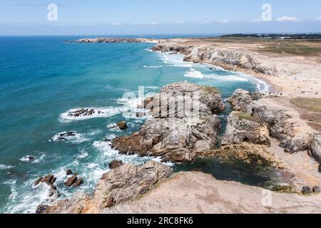 Paysage marin, côte océanique rocheuse, côte de France près de Quiberon. Banque D'Images