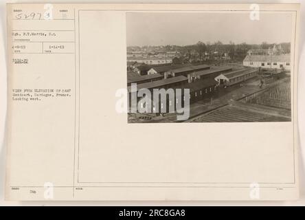 Vue aérienne du Camp Genicart en Dordogne, France, prise le 8 avril 1919 par le sergent F.T. Morris du S.C. (Signal corps). La photographie, numérotée 3532-89, montre une perspective ouest du camp. Les notes indiquent qu'il fait partie de la série B, prise le 14 janvier 1919. Banque D'Images