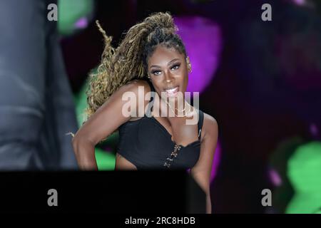 Danseur se produit pendant le concert de Maluma du Festival 'Fiesta' le 12 juillet 2023 sur scène de 'Rock in Roma' à Ippodromo delle Capannelle à Rome, Italie Banque D'Images